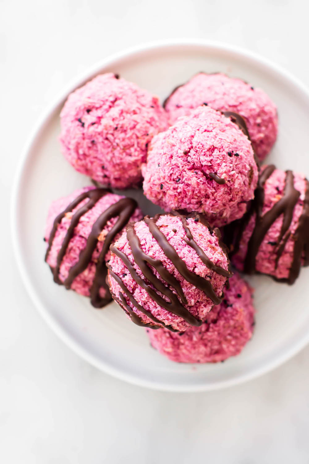 Pitaya Pink Coconut Macaroons {vegan, gluten-free, oil-free}