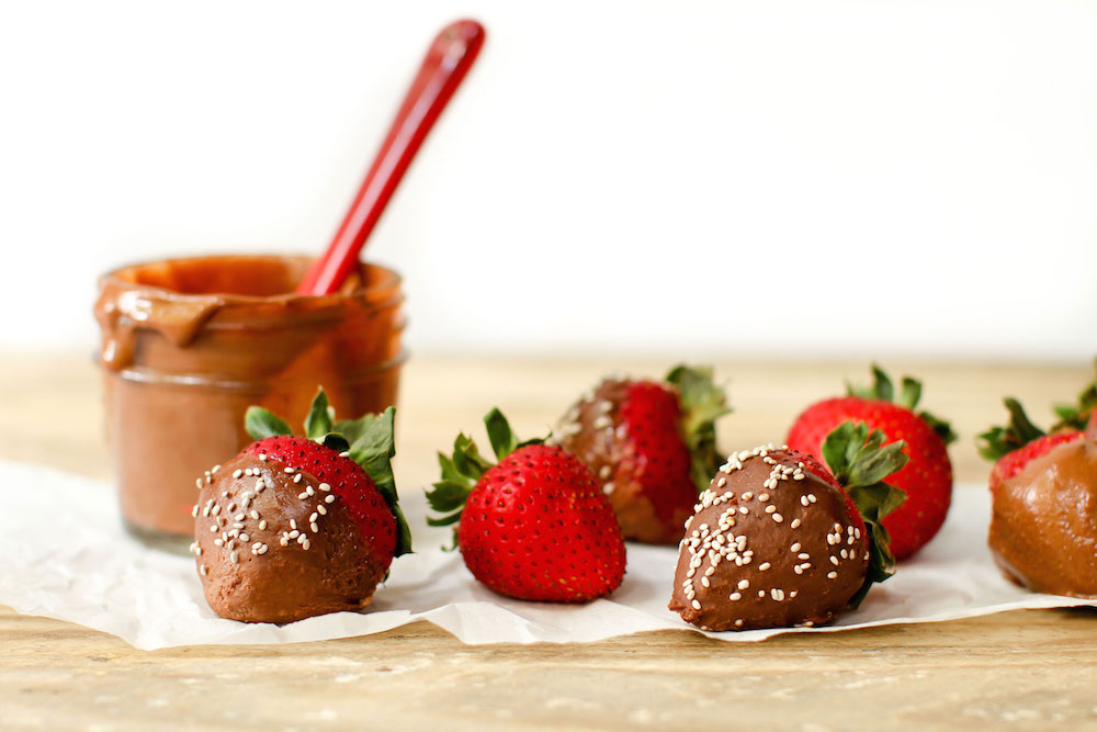 Chocolate Peanut Butter Covered Strawberries - FeastingonFruit.com