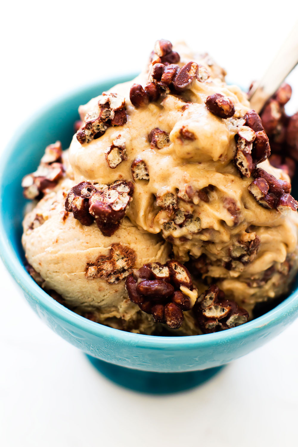 Peanut Butter Crunch Cluster Ice Cream (Vegan & No-Churn)
